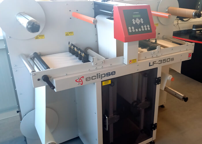CNC label cutting on roll
